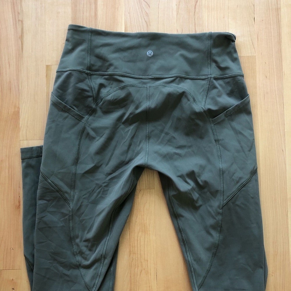 lulu LEGGINGS w/ pockets!!!! HELD FOR TRADE
